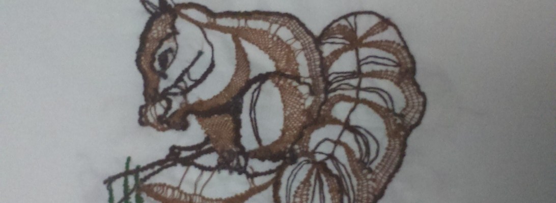 Ardilla de encaje de bolillos