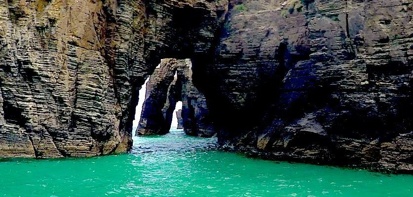Inicio de Playa de las Catedrales a punto de cruz