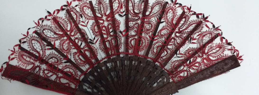 Abanico de encaje de bolillos