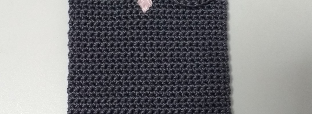 Funda de móvil a ganchillo con forma de ratón