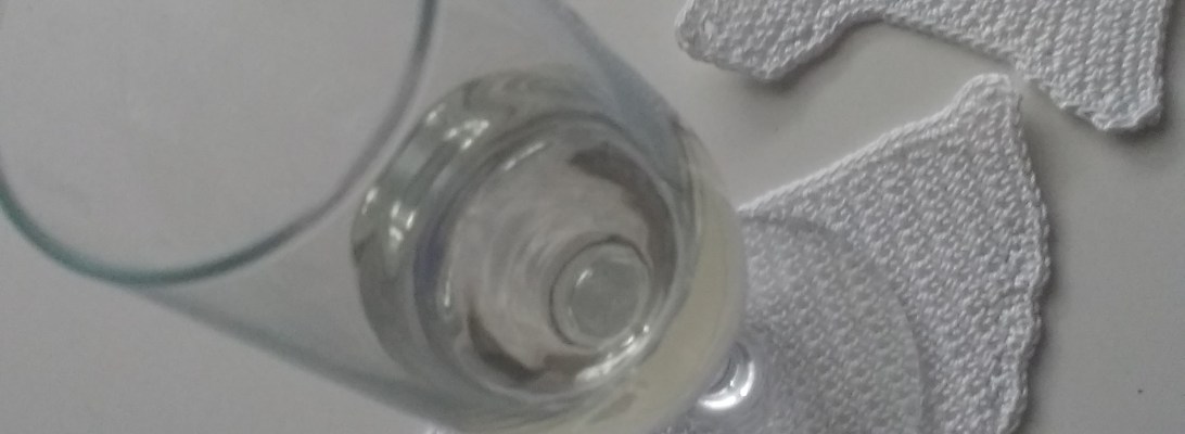 Posavasos con forma de fantasma a ganchillo