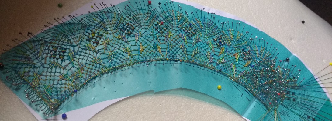 Abanico de encaje de bolillos