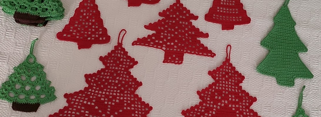 Adornos navideños - arbolitos a ganchillo