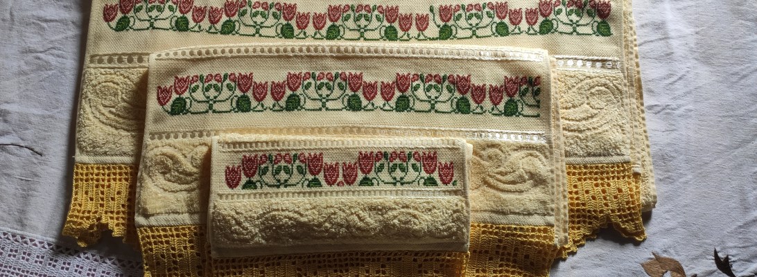 Toallas con cenefa de punto de cruz y ganchillo